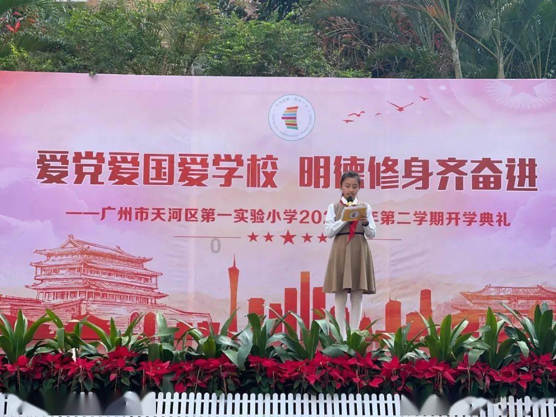 可爱的女生解救